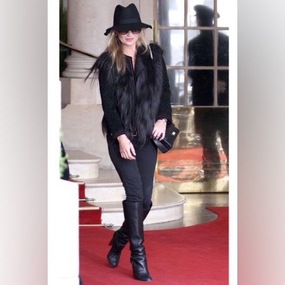 ✨Steal Her Style✨ TopShop Black Faux Fur Vest, size 6 - Picture 16 of 16